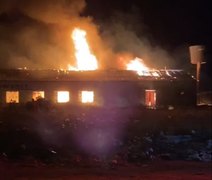 Fábrica de estofados fica destruída após incêndio em Arapiraca