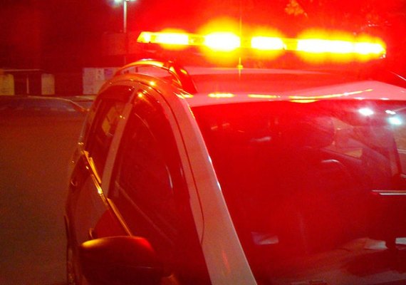 Idoso sofre afundamento de crânio ao defender filha em Alagoas
