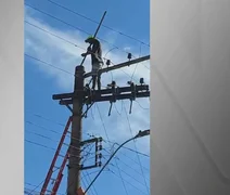 Homem sobe em poste para fugir da PM ﻿e deixa centenas de moradores sem energia ﻿há quase 24 horas