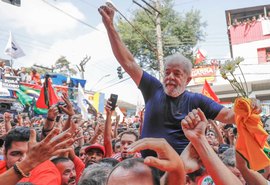 Com R$ 360 mil em doações, Lula lidera ranking de vaquinha virtual