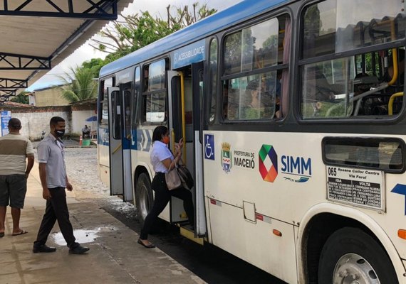 Após reforma, terminal de ônibus da Colina volta a funcionar na capital alagoana