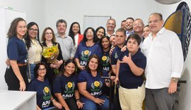 Empresária Elizabeth Anne Lyra Lopes de Farias recebe homenagem da APAE de São Miguel dos Campos