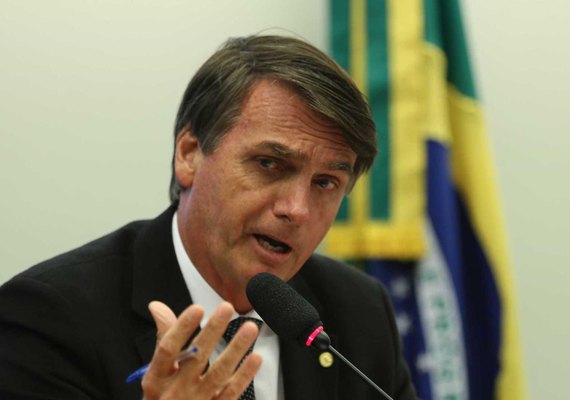 Desaprovação a Bolsonaro sobe a 64%, diz pesquisa