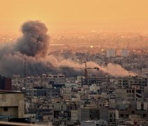 EUA bombardeiam posições iranianas e Teerã reage com ataques a base americana