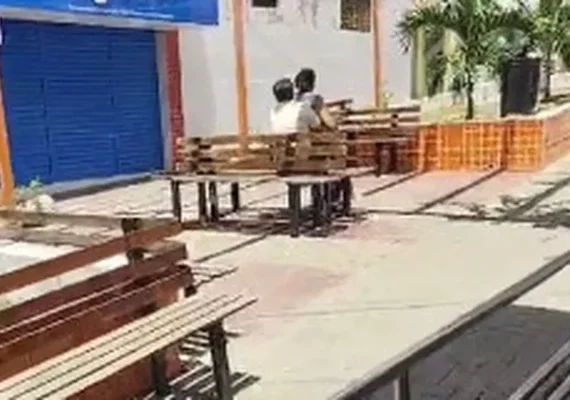 Vídeo: Casal é flagrado fazendo sexo em plena luz do dia em Palmeira dos Índios