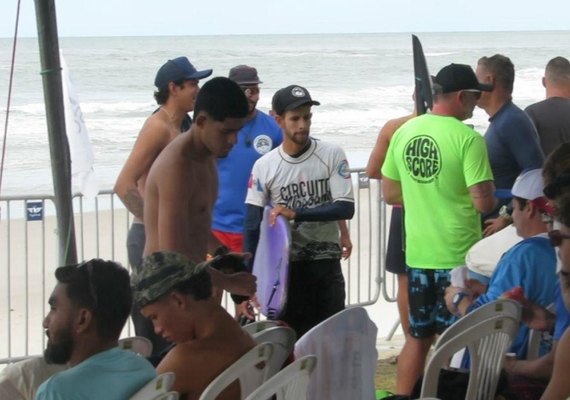 2º etapa do Campeonato Alagoano de Bodyboard reúne atletas e admiradores na Praia do Pontal da Barra
