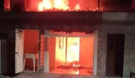 Incêndio destrói residência em Matriz do Camaragibe