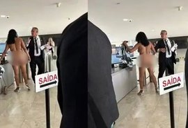 VÍDEO: Mulher fica nua no Palácio do Planalto, em Brasília