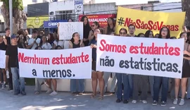 Estudantes da Uncisal protestam por permanência na universidade
