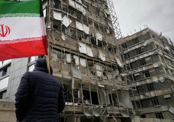 Irã acusa EUA de violar cessar-fogo ao apreender navio no golfo de Omã