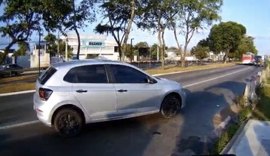 Motorista é preso após ser flagrado dormindo bêbado dentro de carro em Maceió