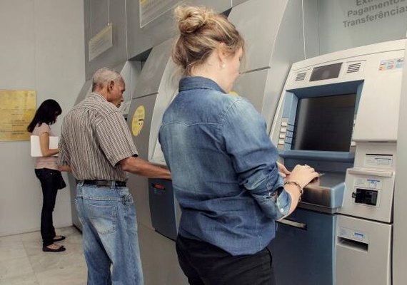 Em um único dia, polícia registra 10 casos de estelionato em terminais bancários