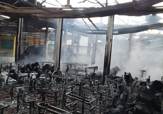 Incêndio destrói escola pública em Matriz de Camaragibe