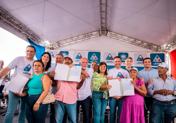 Paulo Dantas inaugura avenida e entrega 97 títulos agrários em Delmiro Gouveia