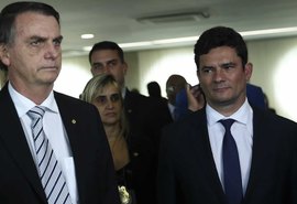 Bolsonaro muda versão e diz que não fez acordo com Moro para STF