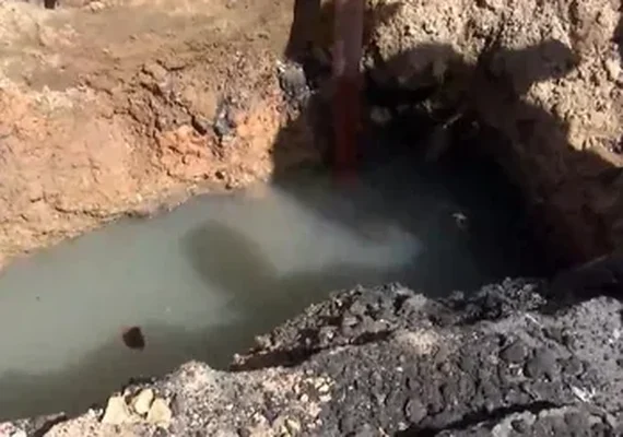 Cratera em via movimentada trava trânsito no Tabuleiro