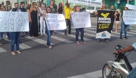 Moradores e comerciantes do Pinheiro realizam manifestação por bloqueio de R$ 6,7 bilhões