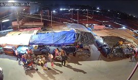 Câmeras flagram agressão contra mulher na Feirinha do Tabuleiro, em Maceió