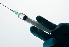 Técnica de enfermagem é investigada por cobrar por vacinas de meningite fornecidas pelo SUS