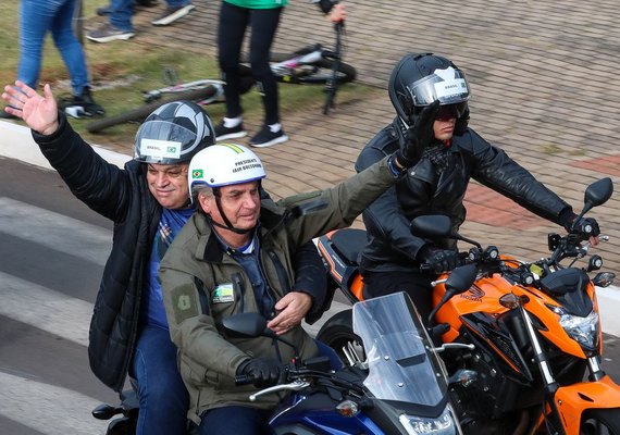 Bolsonaro participa de ato com motociclistas em Chapecó