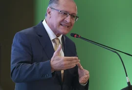 Alckmin oficializa filiação ao PSB para ser vice de Lula, mas o PT pede calma