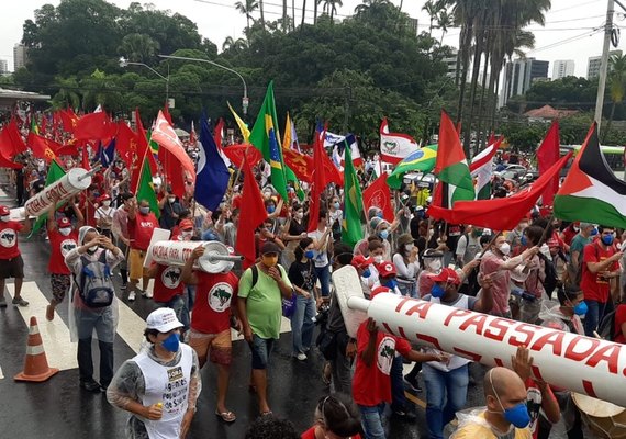 Por todo o país, manifestantes realizam atos contra Bolsonaro e a favor da vacina; confira imagens