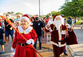 Papai Noel desembarca de helicóptero no bosque das arapiracas e leva magia do natal à população do município