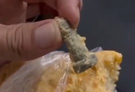 Vídeo: Estudante encontra parafuso dentro de torta vendida em restaurante da Ufal