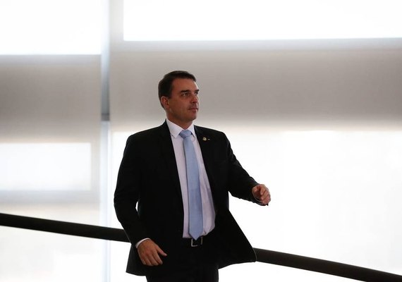 Procurador aponta fortes indícios de lavagem de dinheiro em bens de Flávio Bolsonaro