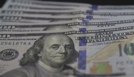 Dólar cai e volta a se aproximar de R$ 4,60