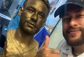 Neymar ganha busto e estátua em homenagem na Vila Belmiro