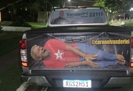 Justiça ordena que candidato alagoano retire adesivo de carro que mostra Lula preso