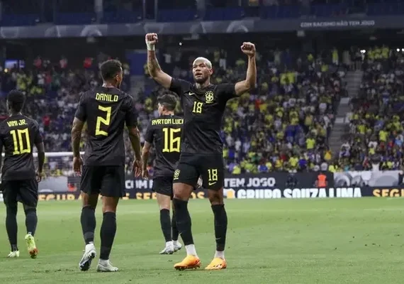 Brasil marca quatro e goleia Guiné em amistoso com gol de Vini Jr
