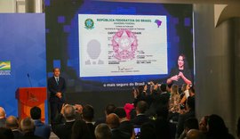Governo entrega primeiras carteiras de identidade nacional