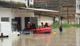 Famílias ilhadas pela chuva são resgatadas em Rio Largo