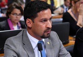 Senador Rodrigo Cunha se engana e diz que a OPS produziu fake news. Entidade exige retratação