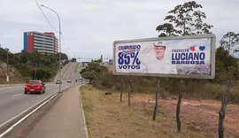 Prefeito reeleito de Arapiraca 'invade' Maceió com outdoors de agradecimento