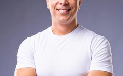 Deputado federal Rafael Brito faz críticas a 'cabide de empregos' na prefeitura de Maceió