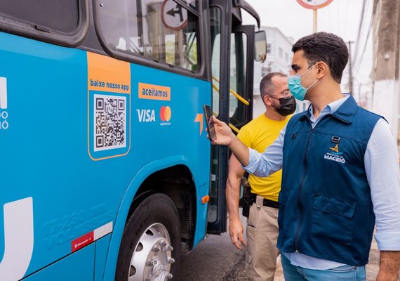 Prefeito JHC lança sistema que permite pagamento de passagens de ônibus no crédito e débito