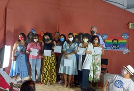 Danubia Barbosa reúne mulheres negras e filia-se ao PT.