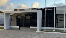 Mulher é presa suspeita de agredir o próprio pai em Riacho Doce, em Maceió