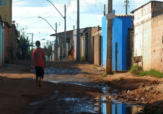 Mais de 40% dos brasileiros até 14 anos vivem em situação de pobreza