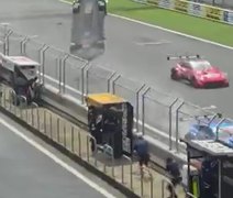 Piloto brasileiro Igor Fraga sofre grave acidente em etapa do SuperGT