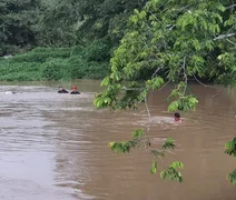 Homem é resgatado após cair de ponte e passar a noite no Rio Mundaú
