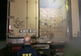 Equipes da PRF/AL apreendem mais de 17,5 ton de frango em São Sebastião