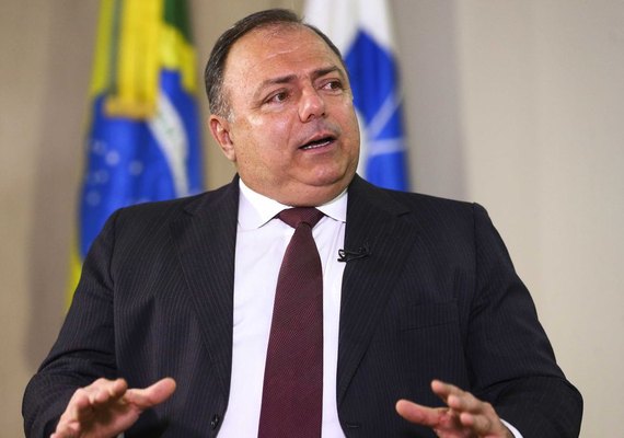Pazuello diz que estados receberão vacina simultaneamente