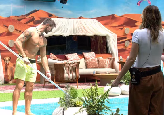 Ana Paula Renault brinca e pede para Jonas mostrar sunga branca