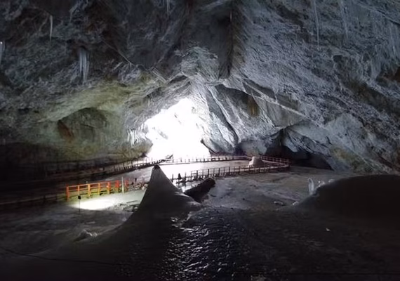 Bactéria congelada há milênios apresenta resistência a medicamentos modernos