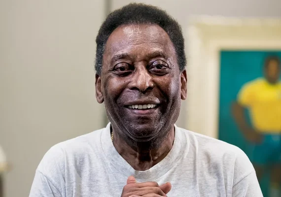 Com inchaço no corpo, Pelé volta a ser internado nesta terça (29)