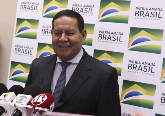 Governo publica decreto para contratar militares no serviço público